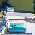 Uhost Ai - Luxurious 5B Home W Pool & Lounge