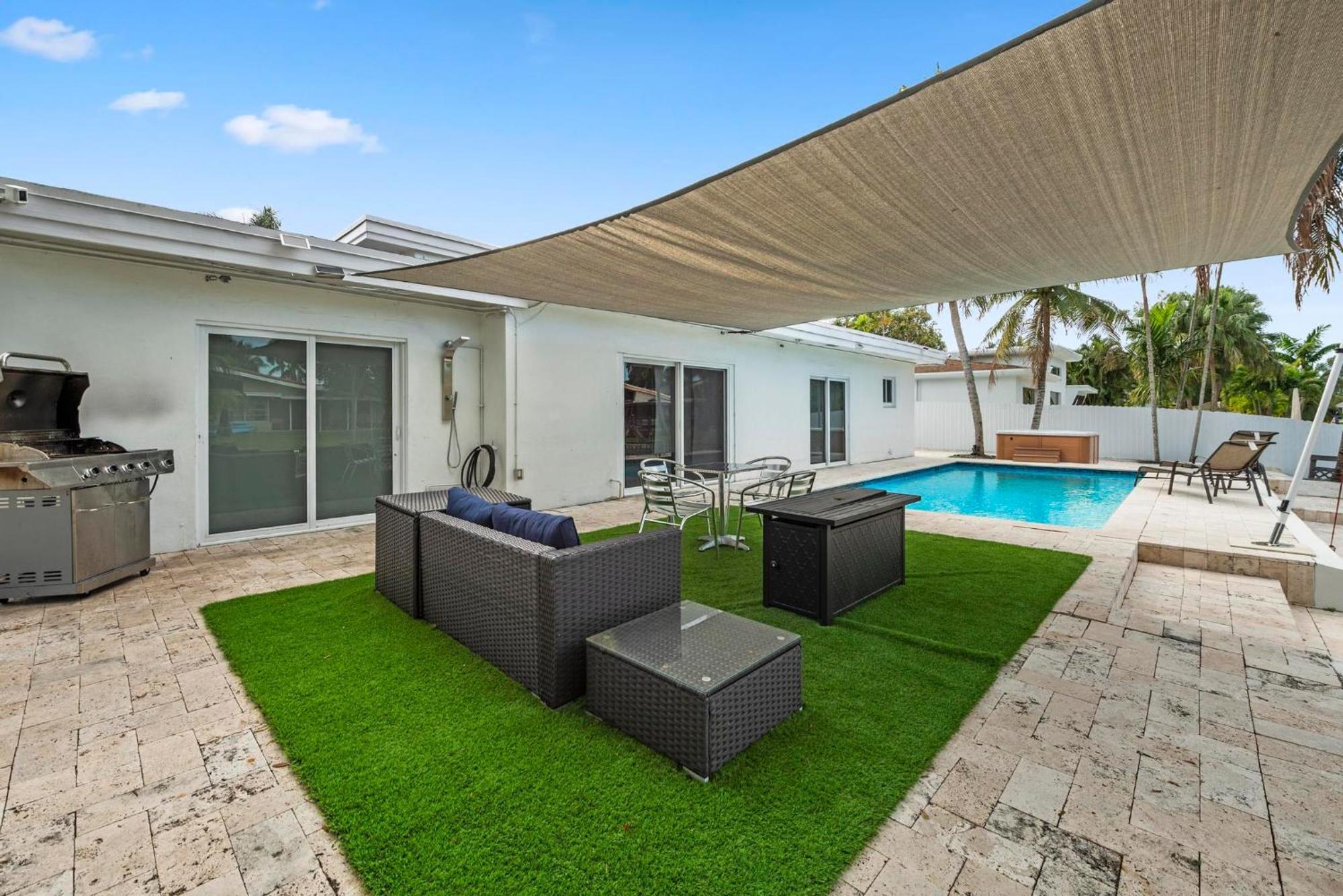 Uhost Ai - Luxurious 5B Home W Pool & Lounge *