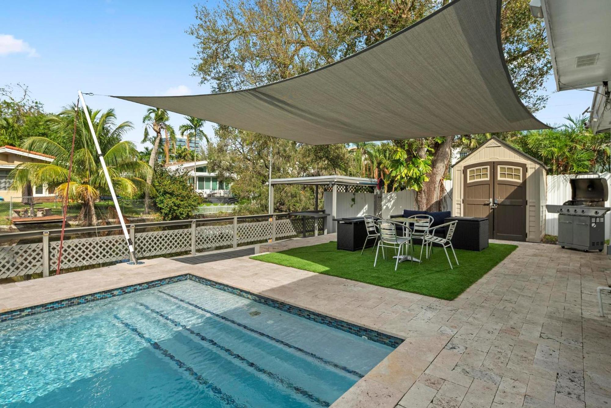 Uhost Ai - Luxurious 5B Home W Pool & Lounge Ferienhaus *