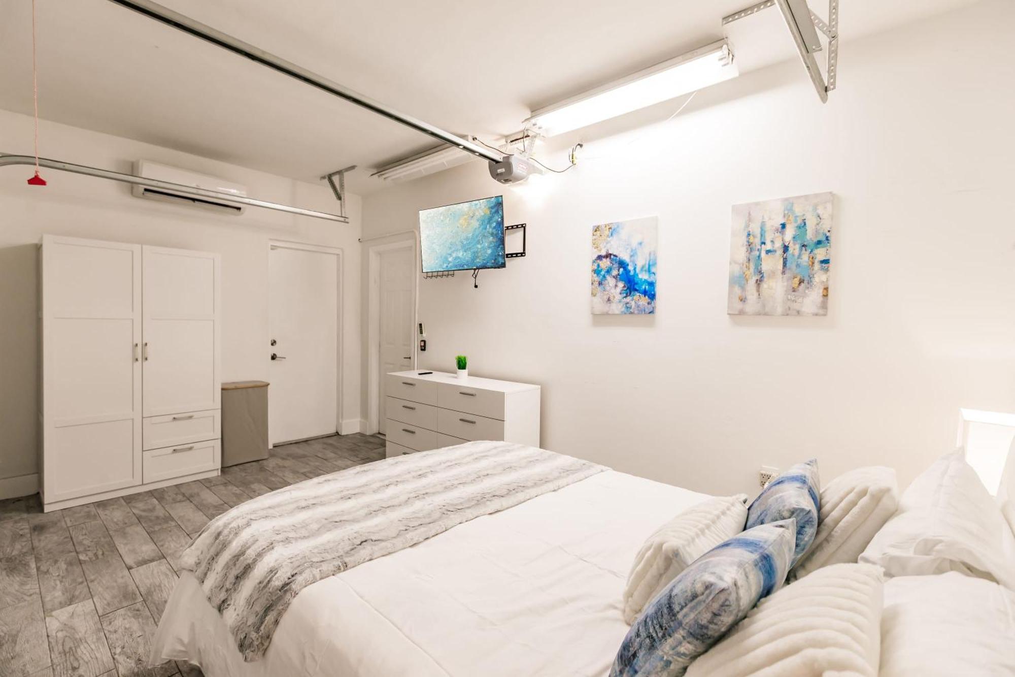 Ferienhaus Uhost Ai - Luxurious 5B Home W Pool & Lounge *