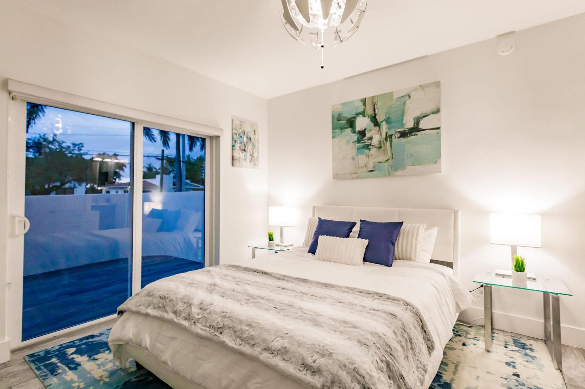 Uhost Ai - Luxurious 5B Home W Pool & Lounge
