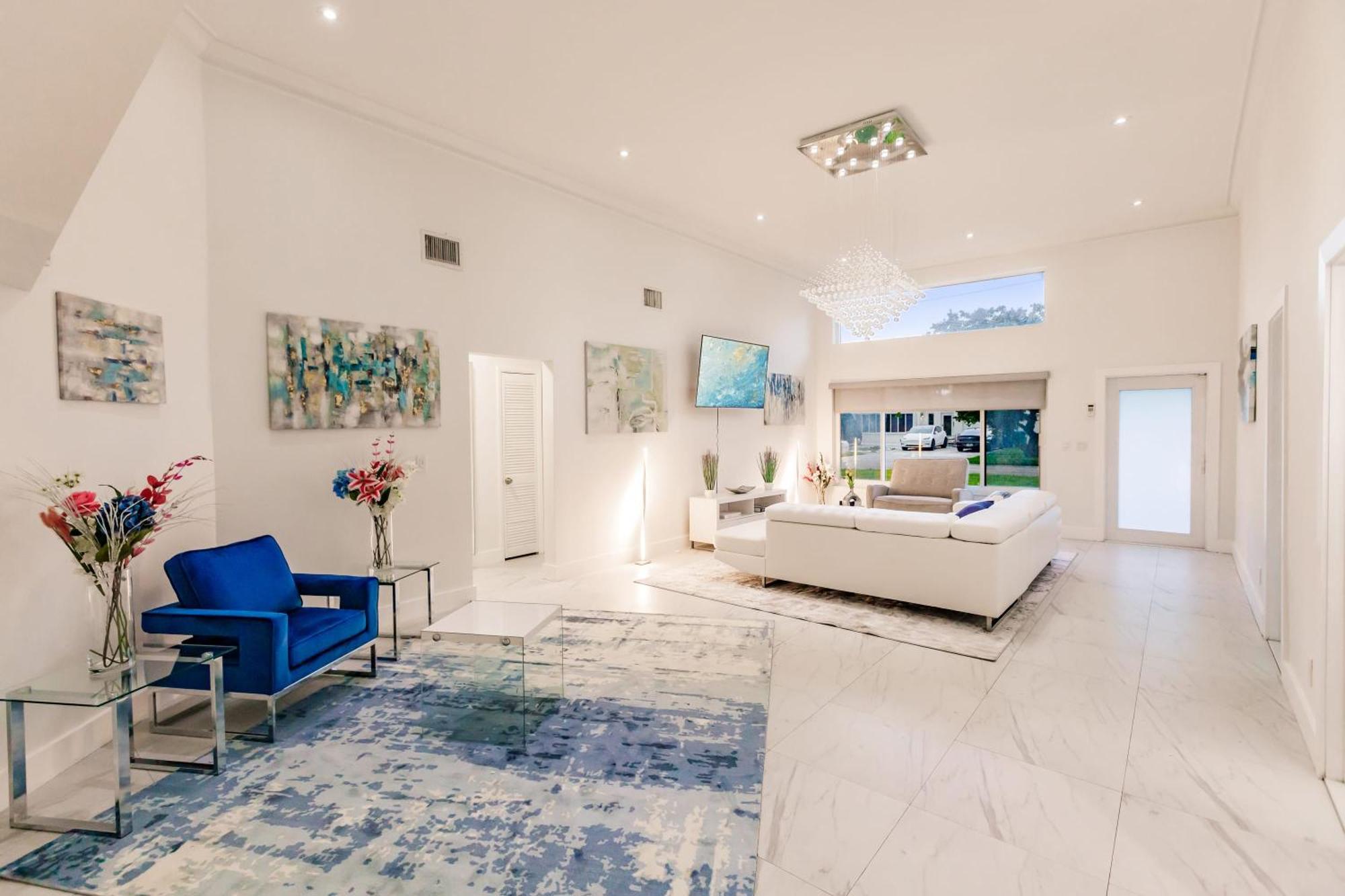 Ferienhaus Uhost Ai - Luxurious 5B Home W Pool & Lounge *