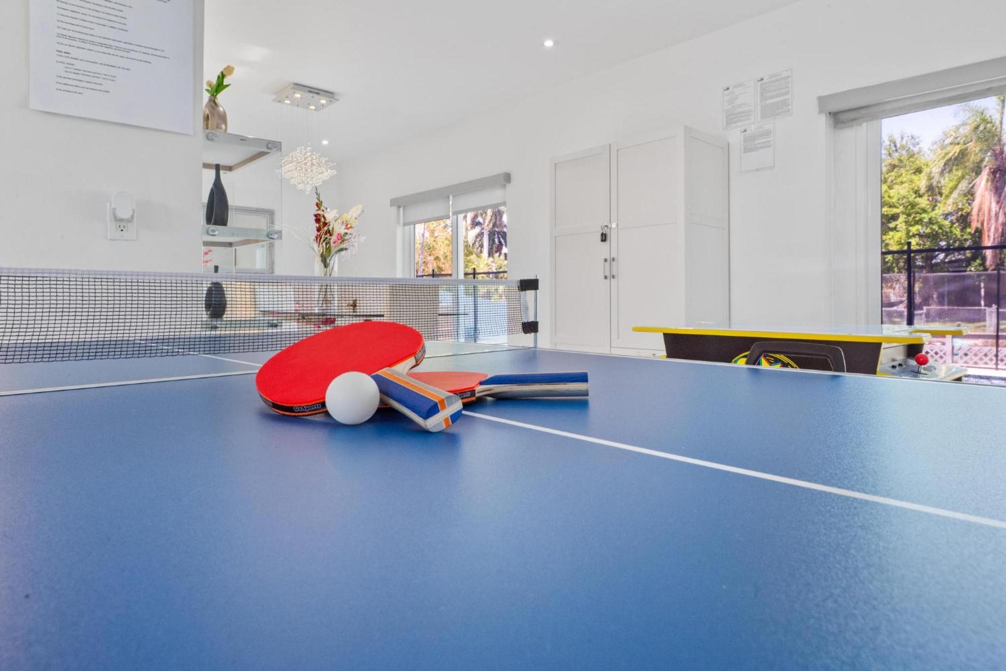 Uhost Ai - Luxurious 5B Home W Pool & Lounge
